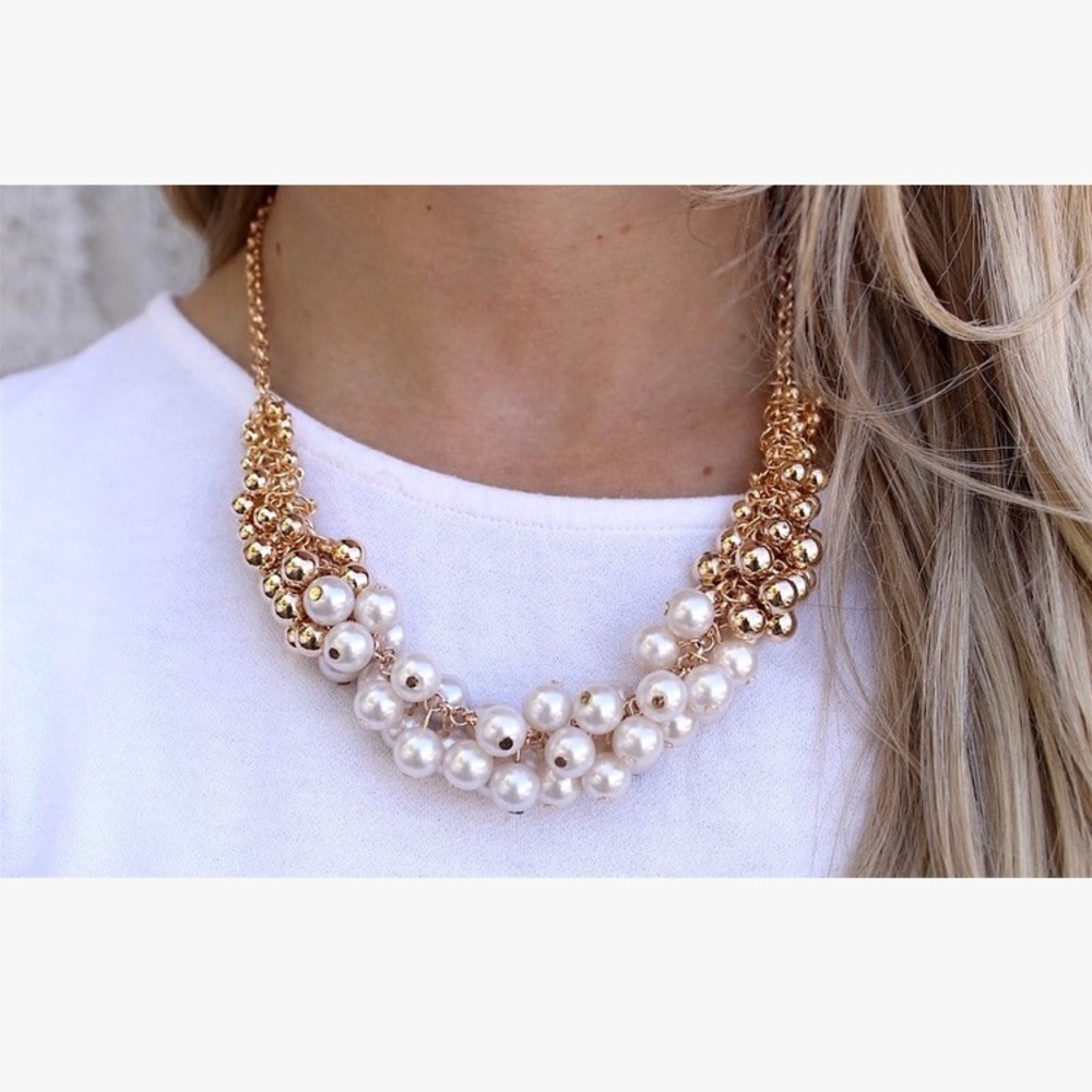 Pearl Cluster Necklace (NWOT)